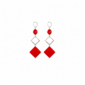 Aretes Straight Red en Cristal Facetado Rojo y Colgante Geométrico